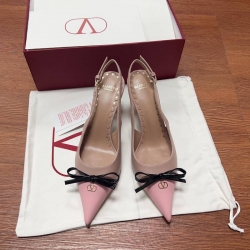 【VALENTINO】新作パンプスレディース