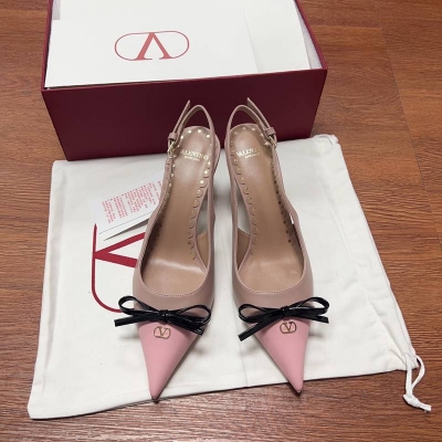 【VALENTINO】新作パンプスレディース