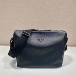 PRADA メッセンジャーバッグ レザー メンズ 31.5×25×14cm