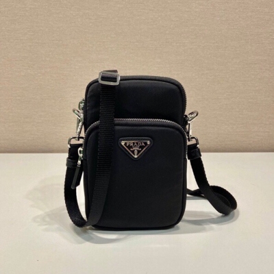 PRADA スマホポーチ リサイクルナイロン メンズ 11×17×4.5cm