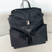 プラダ スタイル トラベル リュック 2VZ108 サイズ：42×38×18cm