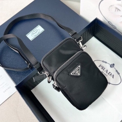 PRADA スマホポーチ パラシュートナイロン メンズ 11×17×4.5cm