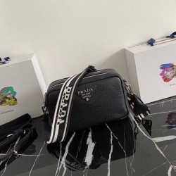 PRADA ショルダーバッグ ディアスキンレザー デュアルストラップ メンズ 22×14×8cm