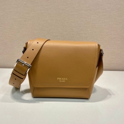 PRADA メッセンジャーバッグ カーフレザー メンズ 22×22×12cm