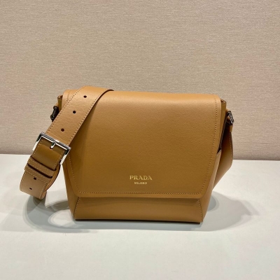 PRADA メッセンジャーバッグ カーフレザー メンズ 22×22×12cm