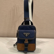 PRADA スマホポーチ リサイクルナイロン サフィアーノ メンズ 11.5×17×4.5cm