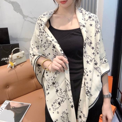 シャネル 140×140シルクベロアスカーフ 140x140cm