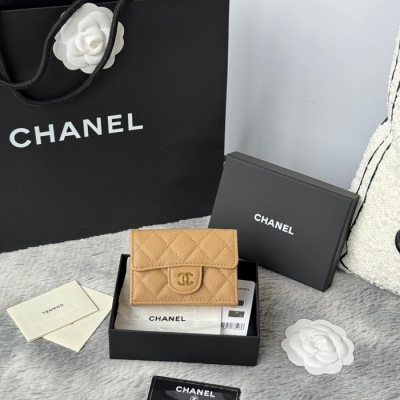 CHANEL 三つ折りカードケース カーフレザー レディース 10.5×7.5×3cm