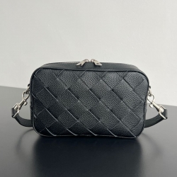 BOTTEGA VENETA イントレチャート カメラバッグ メンズ 24.5×15×6cm