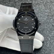 HUBLOT 542.CM.1171.RX クラシックフュージョン ブラックマジック セラミック 42mm 新品発見