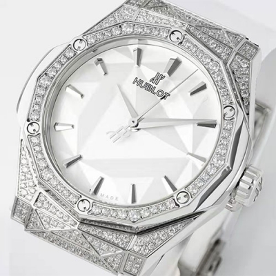 HUBLOT 550.NS.2200.RW.1604.ORL20 クラシックフュージョン オーリンスキー チタニウム 40mm APS工場新製品