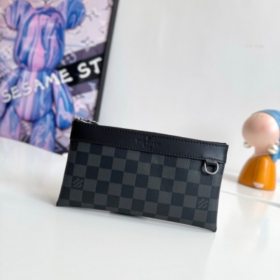 LOUIS VUITTON ディスカバリー ポシェット タイガ×モノグラム メンズ 20×10×1.2cm