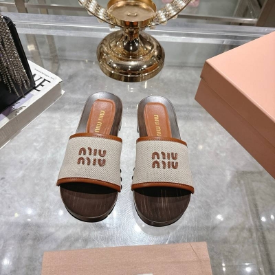 【MIUMIU】ウッドソールスリッポンレディース