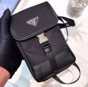 PRADA スマホポーチ パラシュートナイロン サフィアーノ メンズ 12×19×2.5cm