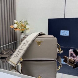 PRADA ショルダーバッグ レザー デュアルストラップ メンズ 22×14.5×8.5cm