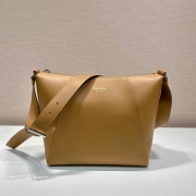 PRADA メッセンジャーバッグ グレインレザー メンズ 30×27.5×14cm