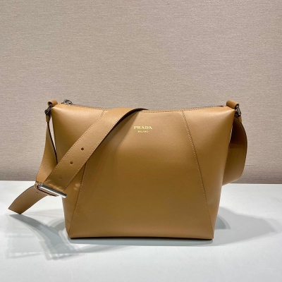 PRADA メッセンジャーバッグ グレインレザー メンズ 30×27.5×14cm