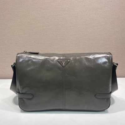 PRADA メッセンジャーバッグ ワックスレザー メンズ 35×22×12cm