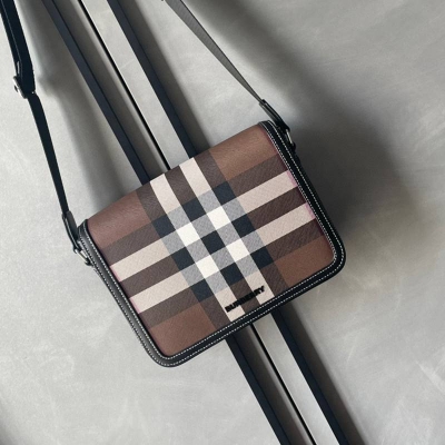BURBERRY メッセンジャーバッグ チェック レザー メンズ 25.5×21.5×6.5cm