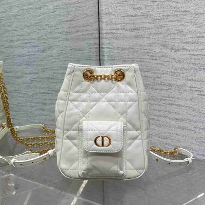 ディオール スタイル カロ マルチキャリー ミニ リュック サイズ：15×19×8.5cm