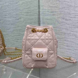 ディオール スタイル カロ マルチキャリー ミニ リュック サイズ：15×19×8.5cm