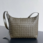 BOTTEGA VENETA トラベラー ディアスキン ホーボーバッグ ユニセックス 35×29.5×8.5cm