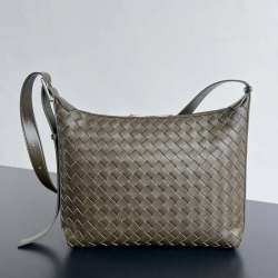 BOTTEGA VENETA トラベラー ディアスキン ホーボーバッグ ユニセックス 35×29.5×8.5cm