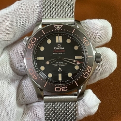 OMEGA 210.90.42.20.01.001 シーマスター ダイバー300M 007エディション