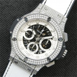 HUBLOT アエロバン ケースベゼル全面ダイヤ 贅沢仕上げ