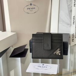 PRADA 二つ折りカードケース ディアスキンレザー メンズ 10×8cm