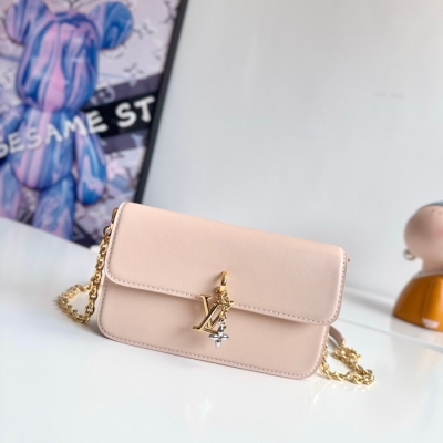 LOUIS VUITTON ウォレット オンチェーン LVブルーム レザー レディース 20×11.5×4cm