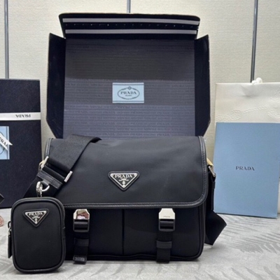 PRADA メッセンジャーバッグ リサイクルナイロン サフィアーノ メンズ 26×20×10cm