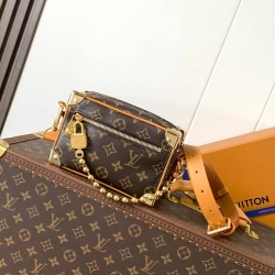 LOUIS VUITTON ミニソフトトランク モノグラム キャンバス ショルダーバッグ メンズ 18.5×13×8cm