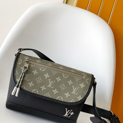 LOUIS VUITTON パルス メッセンジャーバッグ レザー×モノグラム メンズ 26.6×17×11cm