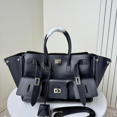 バレンシアガ ショルダーバッグ ベルエア 30×10×24cm