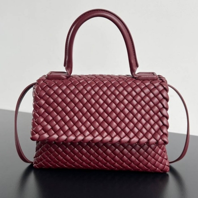 BV ショルダーバッグ レザー ハンドバッグ パッティ 19×26×11cm