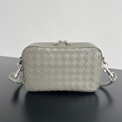 BOTTEGA VENETA カメラバッグ イントレチャート メンズ 24.5×15×6cm