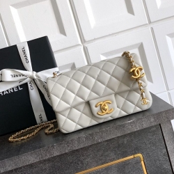 シャネル ショルダーバッグ 20×13×7cm