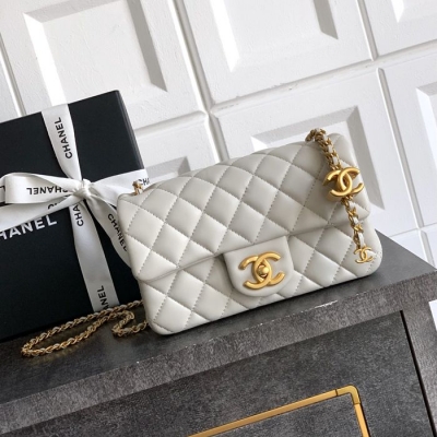 シャネル ショルダーバッグ 20×13×7cm