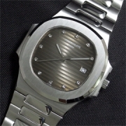 PATEK PHILIPPE ノーチラス Swiss 2824-2搭載 店長おすすめ