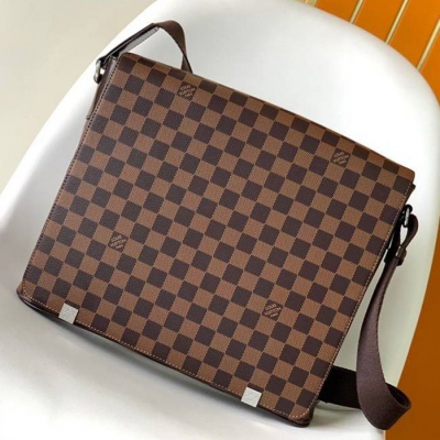 LOUIS VUITTON ディストリクトC ショルダーバッグ ダミエエベンヌ メンズ 33×29×8cm