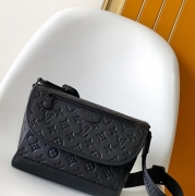 LOUIS VUITTON パルス メッセンジャーバッグ モノグラムシャドウ カーフレザー メンズ 26.6×17×11cm