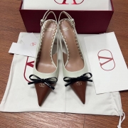 【VALENTINO】新作パンプスレディース