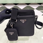 PRADA ツーウェイ メッセンジャーバッグ リサイクルナイロン メンズ 16×20×5cm