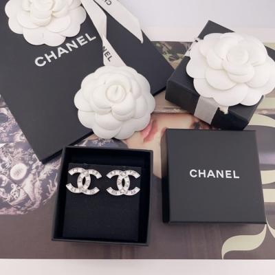 シャネル スタイル ピアス エナメル