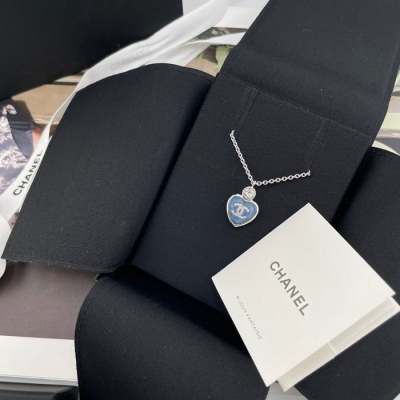 ネックレス C ブルー／ピンクハートネックレス（滿鑽）— 爽やかなブルー＆ピンク、夏らしい透明感