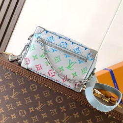 LOUIS VUITTON ミニソフトトランク モノグラムエクリプス チェーンバッグ メンズ 18.5×13×8cm