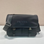PRADA メッセンジャーバッグ リサイクルナイロン メンズ 32×24×12cm