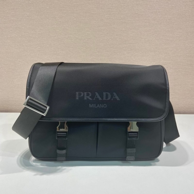 PRADA メッセンジャーバッグ リサイクルナイロン メンズ 32×24×12cm