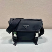 PRADA メッセンジャーバッグ リサイクルナイロン メンズ 20×19×10cm